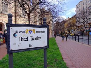 Tour of the Jewish Quarter in Budapest – the Jewish community, graffiti and nightlife