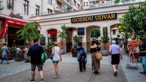 Tour of the Jewish Quarter in Budapest – the Jewish community, graffiti and nightlife