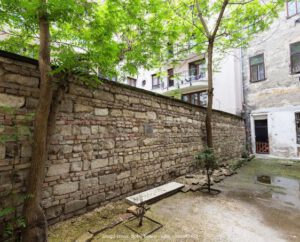 Tour of the Jewish Quarter in Budapest – the Jewish community, graffiti and nightlife