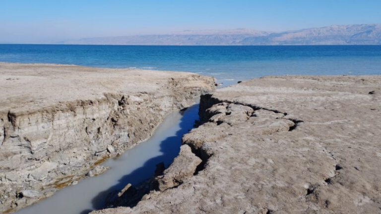 סיור בולענים בים המלח