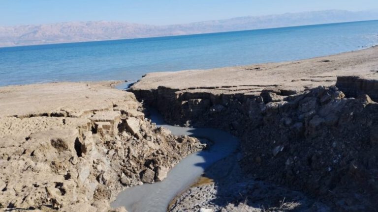 סיור בולענים בים המלח