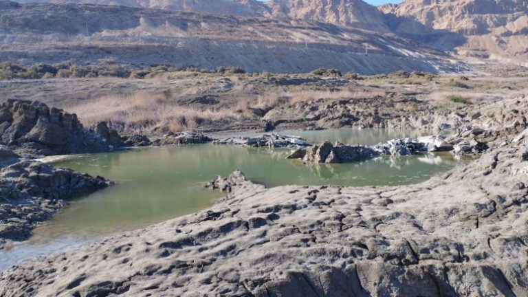 סיור בולענים בים המלח