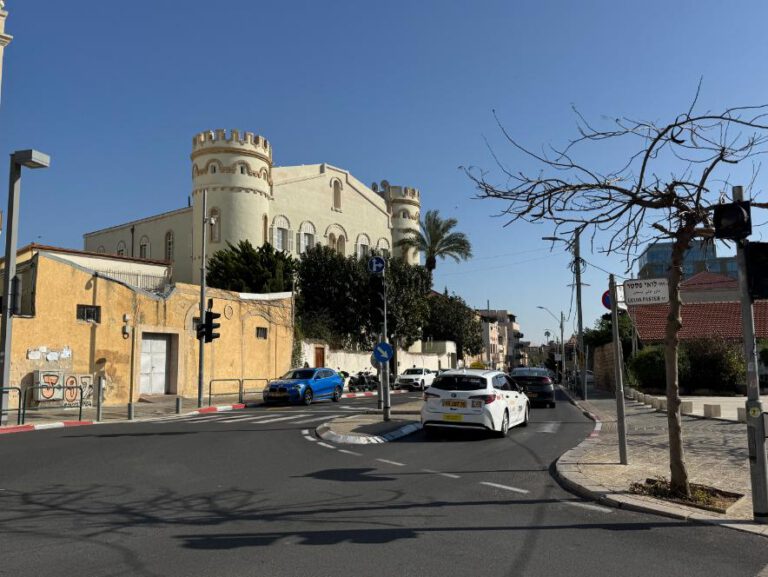 החצר האחורית של יפו: סיור הסודות של שכונת עג׳מי