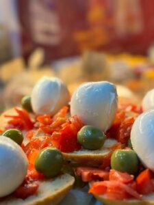 Bruschetta de tomate y la mejor mozzarella del mundo - Tour gastronómico en Nápoles