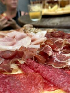 Plato de delicatessen | Recorrido gastronómico por Nápoles