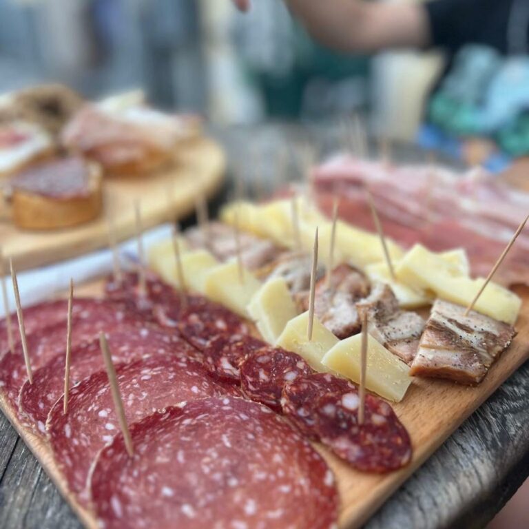 Plato de delicatessen | Recorrido gastronómico por Nápoles