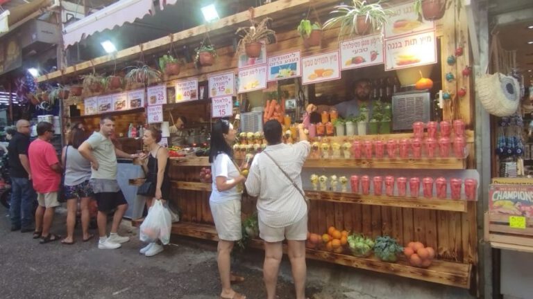 Recorrido gastronómico por el Mercado Carmel y el Viñedo Yemení