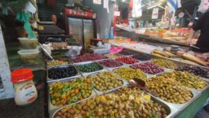 סיור אוכל בשוק הכרמל וכרם התימנים