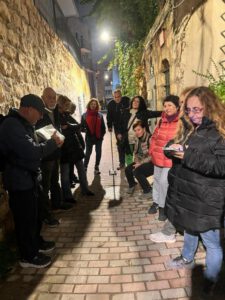 Recorrido por la Menorá de Janucá en el barrio de Nachlaot
