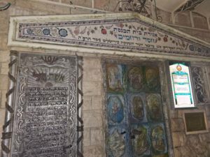 Recorrido por la Menorá de Janucá en el barrio de Nachlaot