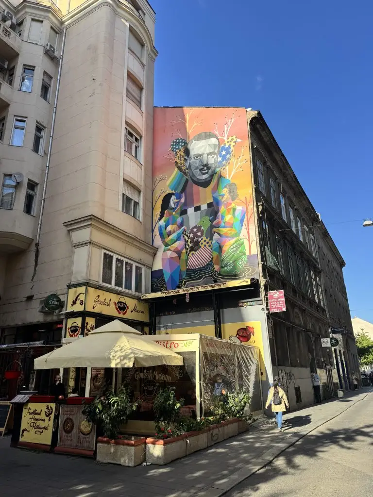 Tour of the Jewish Quarter in Budapest – the Jewish community, graffiti and nightlife