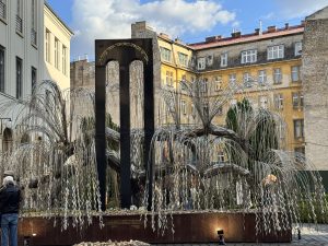 Tour of the Jewish Quarter in Budapest – the Jewish community, graffiti and nightlife