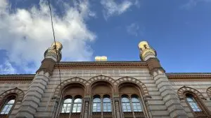 Tour of the Jewish Quarter in Budapest – the Jewish community, graffiti and nightlife