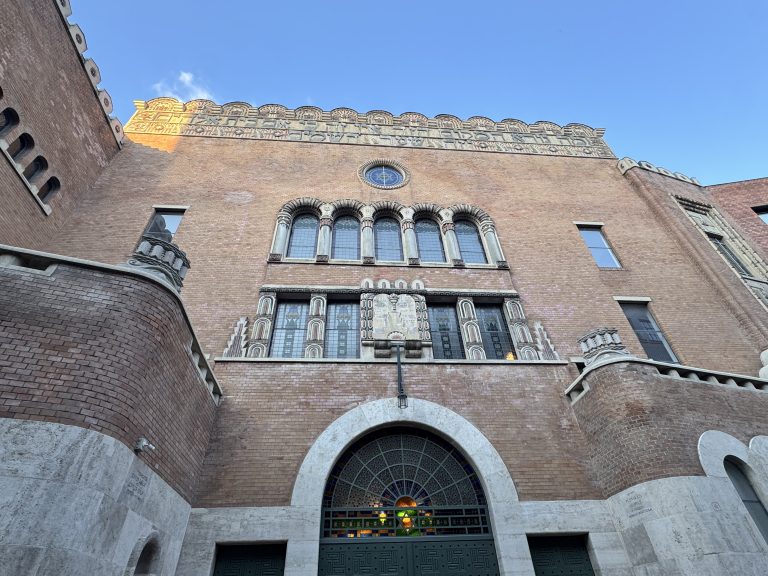 Tour of the Jewish Quarter in Budapest – the Jewish community, graffiti and nightlife