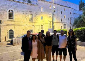 על ארמונות ופנתרים: סיור בשכונת מוסררה