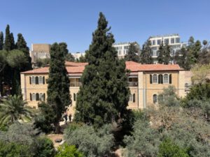 על סודות וארמונות: סיור בשכונת טלביה