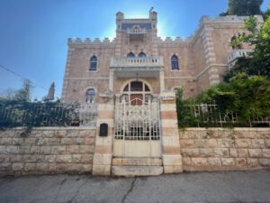 על סודות וארמונות: סיור בשכונת טלביה