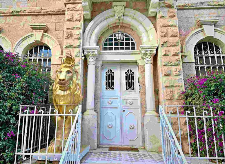 על סודות וארמונות: סיור בשכונת טלביה