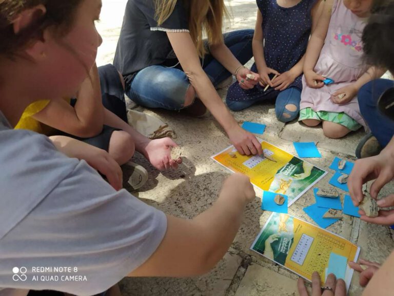 סיור משחק לכל המשפחה בנחלאות – עגלת ההפתעות