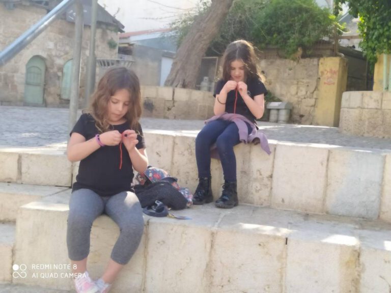 סיור משחק לכל המשפחה בנחלאות – עגלת ההפתעות