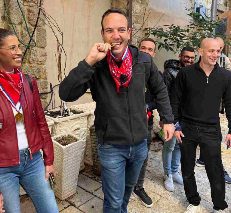 La carrera por el millón en Jaffa: una experiencia de encuentro entre saltar en los callejones