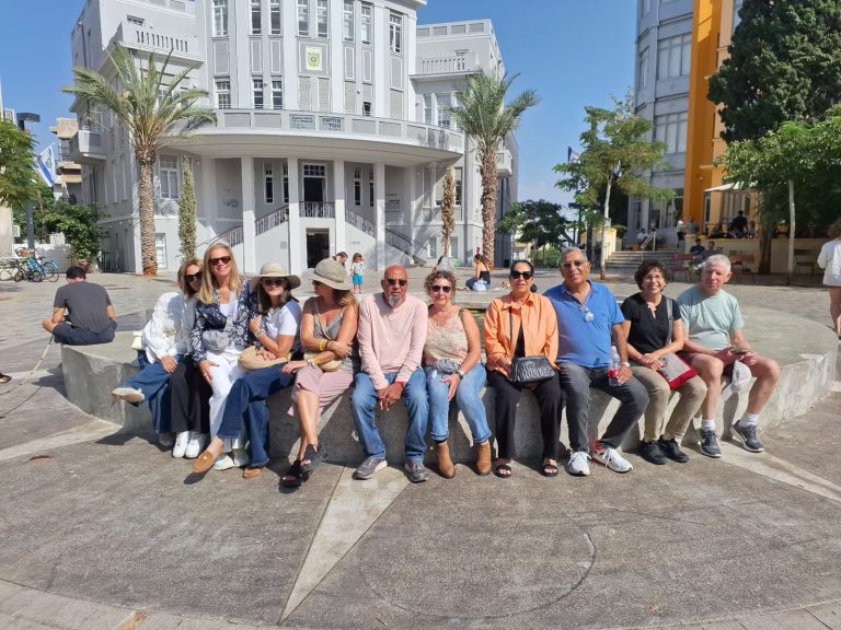 סיור סיפורי אהבה ופינות קסומות בתל אביב