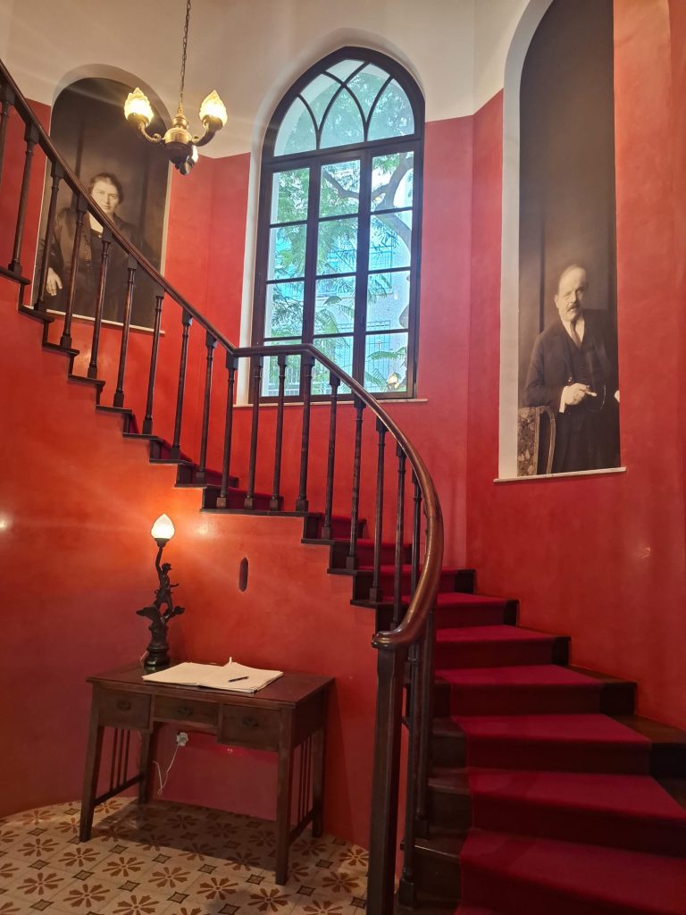 סיור סיפורי אהבה ופינות קסומות בתל אביב