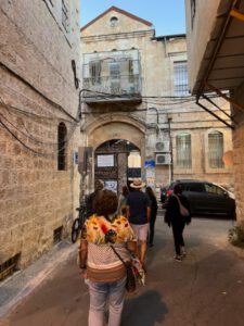 España en Jerusalén: Un recorrido por Nachlaot según la reina de belleza de Jerusalén