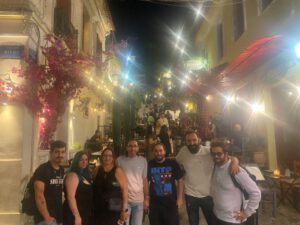 Visita guiada de Atenas en hebreo - Las famosas escaleras de Plaka de día