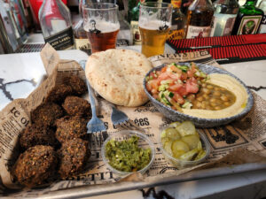 Hummus y falafel Ayesha: de un recorrido gastronómico por el mercado Mahane Yehuda