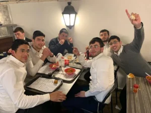 La vida secreta de Bnei Brak: Visita a la panadería y al cholent los jueves por la noche