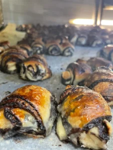 La vida secreta de Bnei Brak: Visita a la panadería y al cholent los jueves por la noche