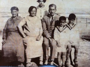 סיור אוכל תיאטרלי – עם שחקן – בשוק מחנה יהודה ונחלאות