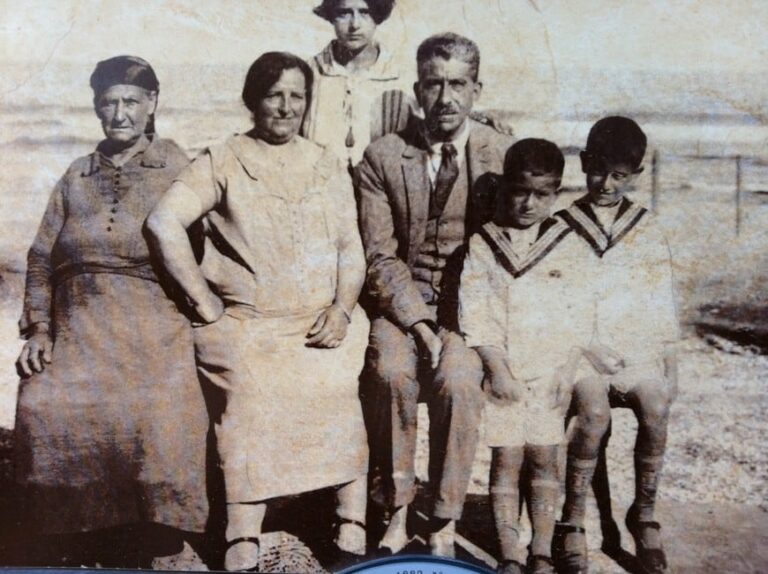 סיור אוכל תיאטרלי – עם שחקן – בשוק מחנה יהודה ונחלאות