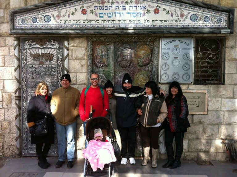 סיור אוכל תיאטרלי – עם שחקן – בשוק מחנה יהודה ונחלאות