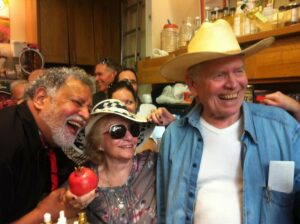 סיור אוכל תיאטרלי – עם שחקן – בשוק מחנה יהודה ונחלאות