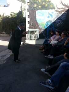 סיור אוכל תיאטרלי – עם שחקן – בשוק מחנה יהודה ונחלאות