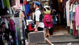 סיור אוכל תיאטרלי – עם שחקן – בשוק מחנה יהודה ונחלאות