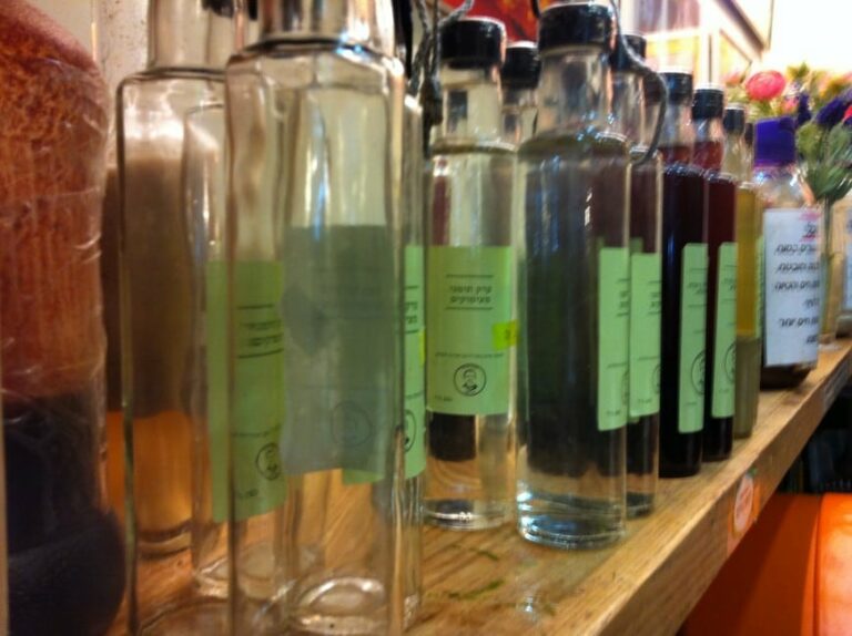 סיור אוכל תיאטרלי – עם שחקן – בשוק מחנה יהודה ונחלאות