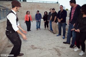 סיור במשכנות שאננים וימין משה עם שחקן