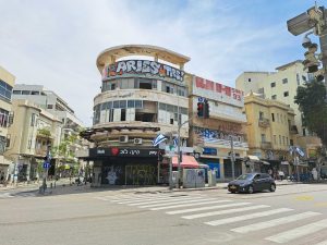 Architectural tour following architect Yehuda Magidovich