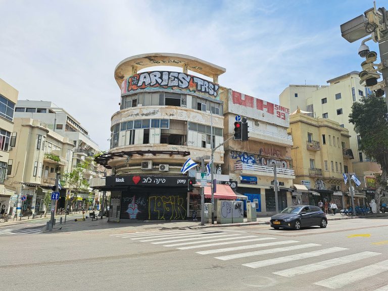 Architectural tour following architect Yehuda Magidovich