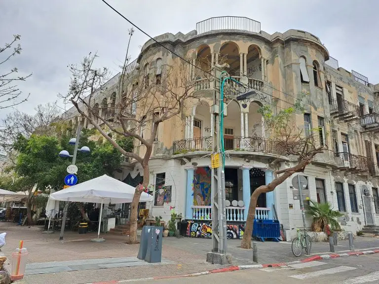 Architectural tour following architect Yehuda Magidovich