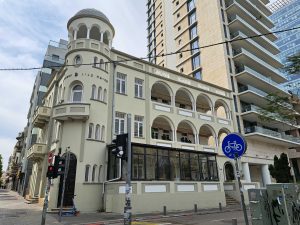 Architectural tour following architect Yehuda Magidovich