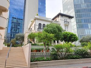 Architectural tour following architect Yehuda Magidovich