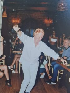 ¡Unas vacaciones mágicas en Grecia con Shimon Parnas en el Carnaval de Patras 2026!