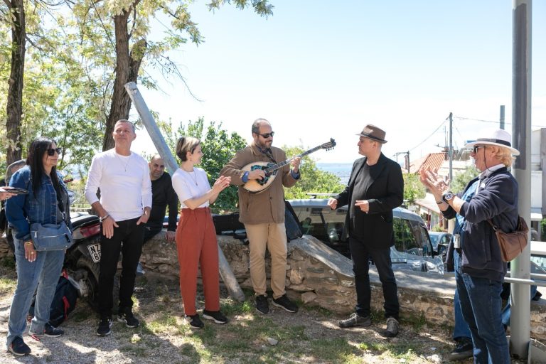 ¡Unas vacaciones mágicas en Grecia con Shimon Parnas en el Carnaval de Patras 2026!