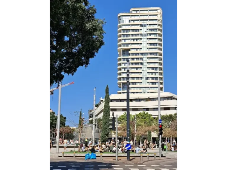 Architectural tour around Dizengoff Square | Urban renewal and building preservation