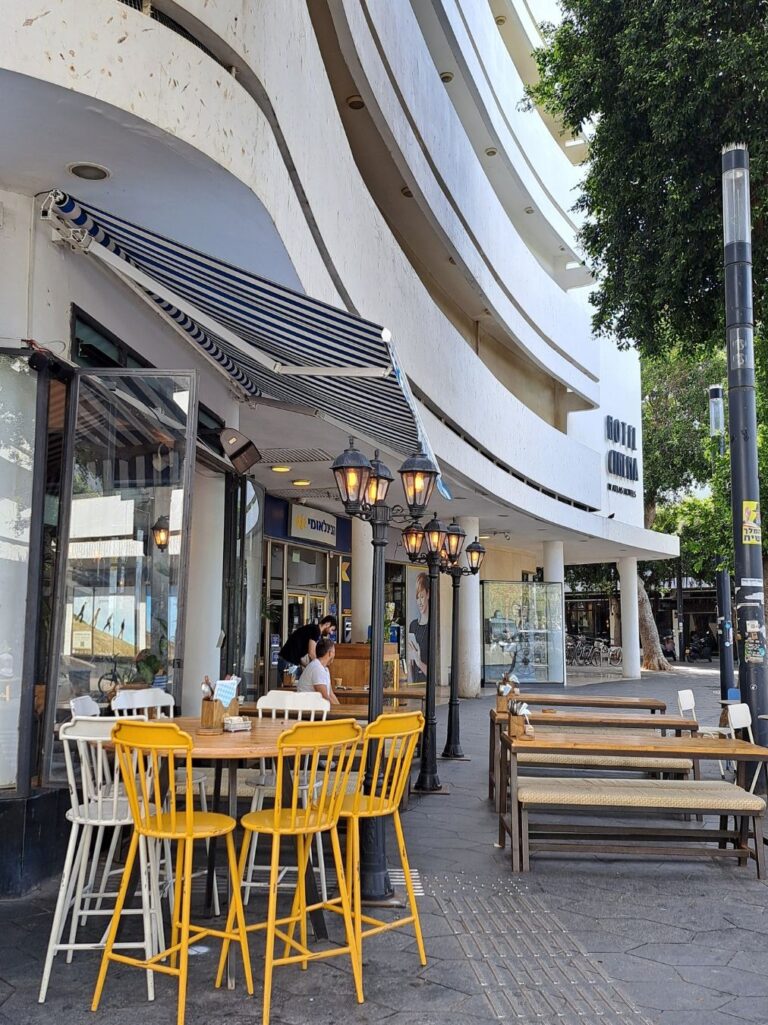 Architectural tour around Dizengoff Square | Urban renewal and building preservation
