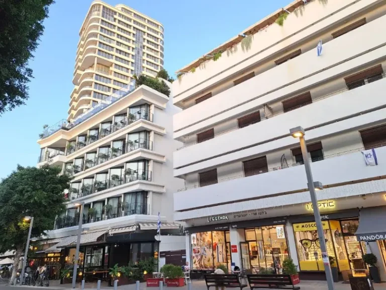Architectural tour around Dizengoff Square | Urban renewal and building preservation